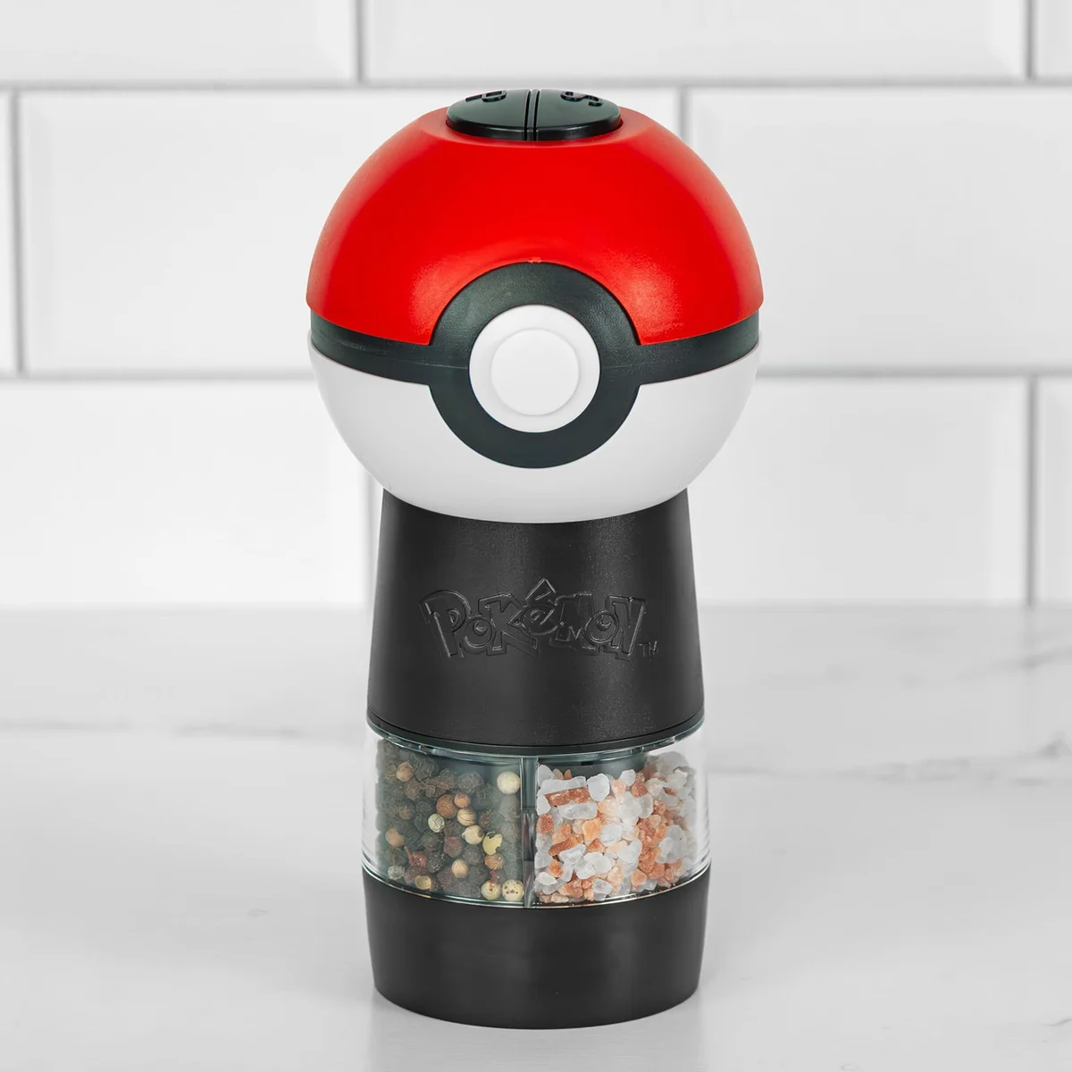 Molinillo de Sal y Pimienta Pokéball Pokémon con Luz LED (Pedido Exclusivo · entrega 2 a 3 semanas)
