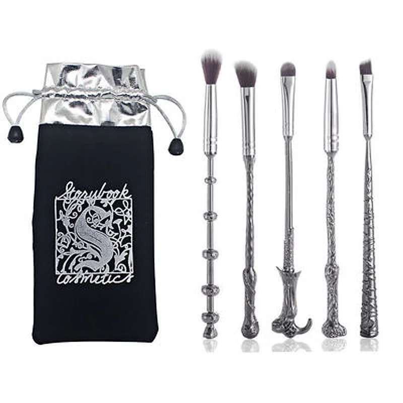Set de 5 brochas varitas mágicas Harry Potter con bolsa temática
