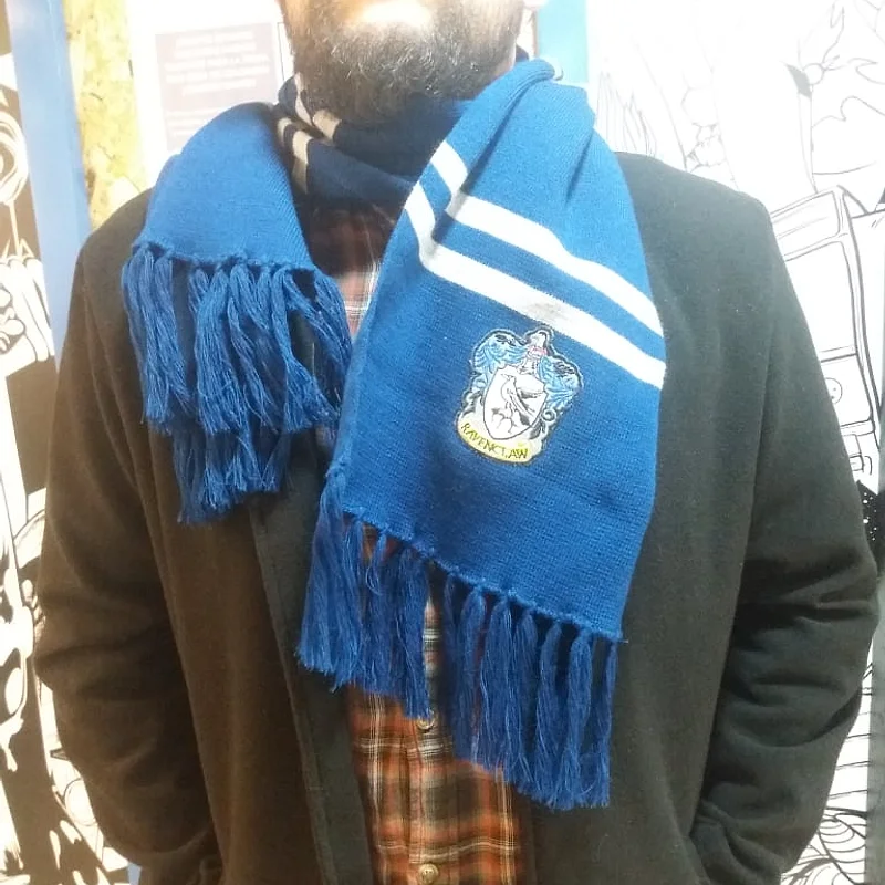 Bufanda azul Ravenclaw con emblema de Harry Potter