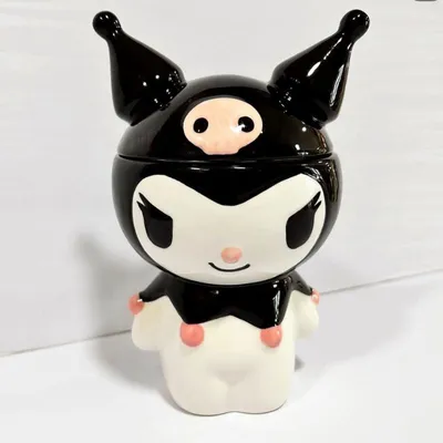 Taza Kuromi Sanrio con cuernos y moño negro