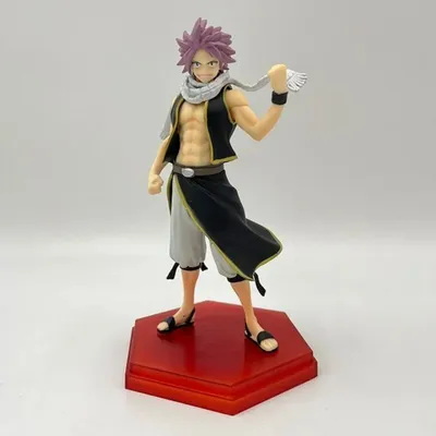 Figura Natsu Dragneel Fairy Tail con base roja