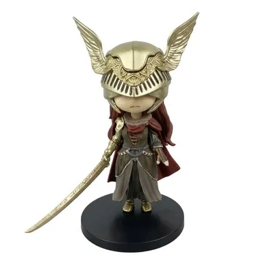 Figura Malenia Elden Ring con casco alado dorado y espada