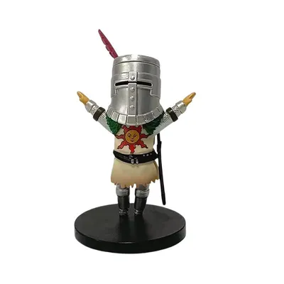 Figura Solaire de Astora Dark Souls con arnés plateado y símbolo solar