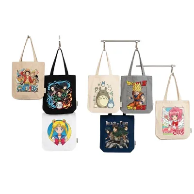 Totebags con diseños de One Piece, Dragon Ball, Sailor Moon, Studio Ghibli y Attack on Titan