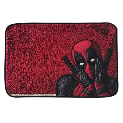Tapete Deadpool Marvel rojo y negro con personaje armado