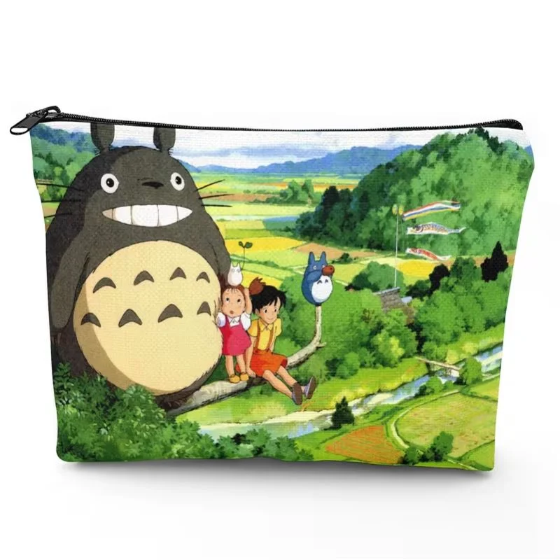 Cosmetiquera Mi Vecino Totoro con paisaje Studio Ghibli