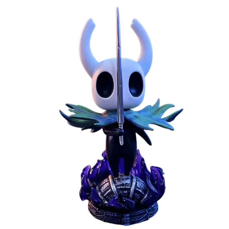 Figura El Caballero de Hollow Knight con casco azul y armadura púrpura