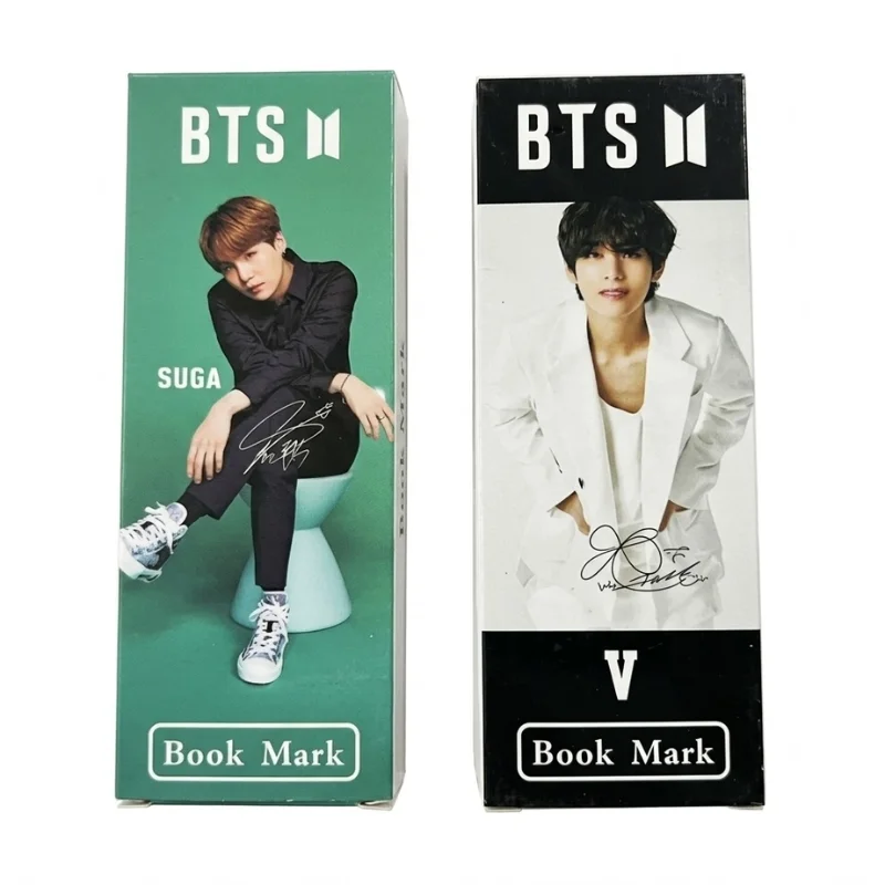 Marcapáginas BTS V y Suga con firma y logo del grupo