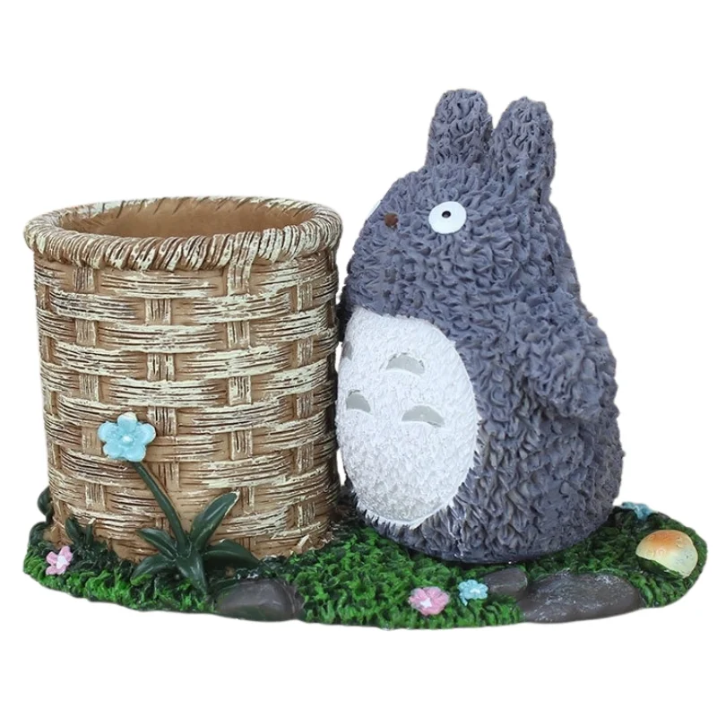 Portalápices Totoro con canasta tejida Studio Ghibli