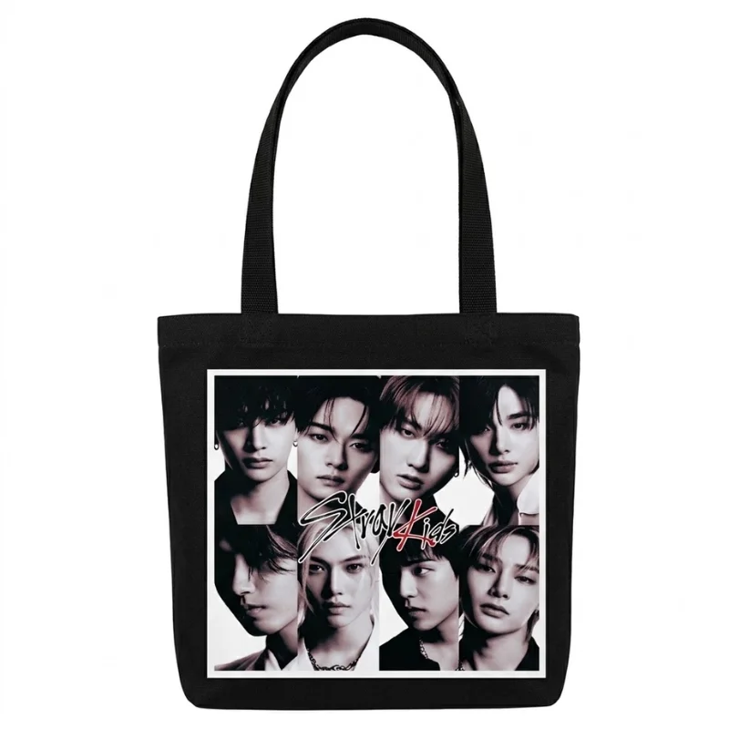 Tote bag negro Stray Kids con retratos de los ocho miembros