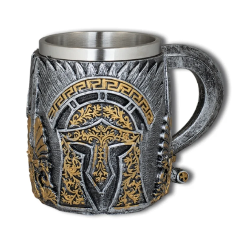 Mug medieval con casco espartano dorado y gris