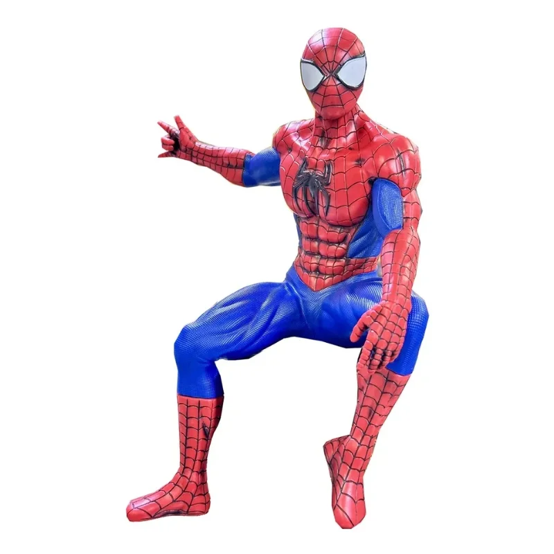 Figura Spiderman Marvel en pose dinámica con traje rojo y azul