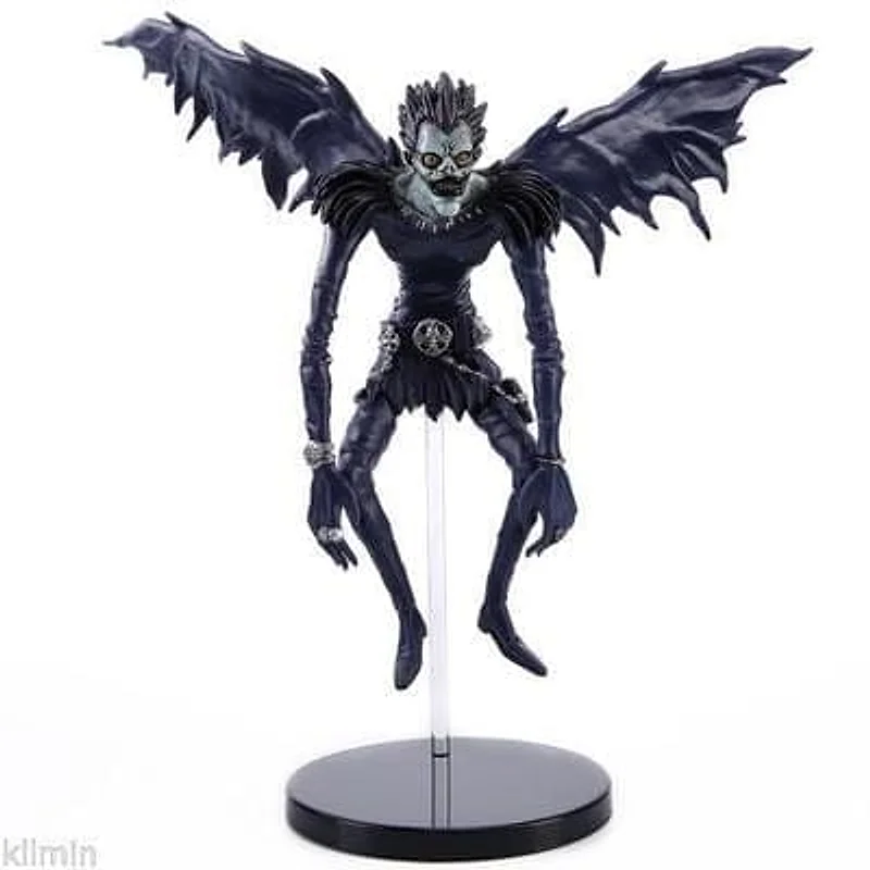 Figura Ryuk Death Note con alas desplegadas sobre base