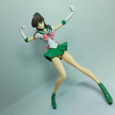 Figura Sailor Jupiter verde y blanco con moño rosa — Sailor Moon