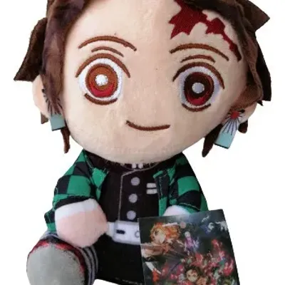 Peluche de Tanjiro Kamado de Kimetsu no Yaiba con uniforme y cicatriz